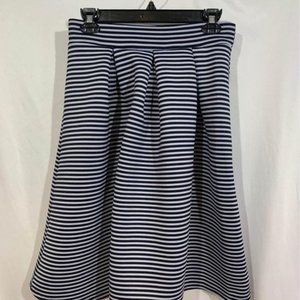 Coastal NEOPRENE skirt. Navy/white. Size medium. A line